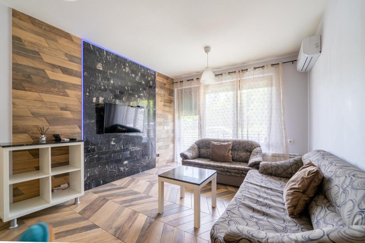 Sunny Apartment In Studentski Grad, Behind Unss Szófia Kültér fotó